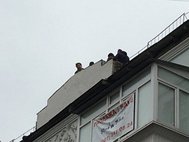 Михаил Саакашвили на крыше дома в Киеве