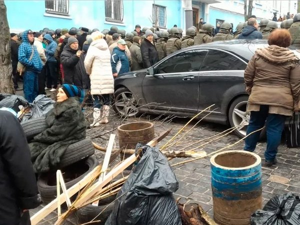 Сторонники М.Саакашвили на баррикадах