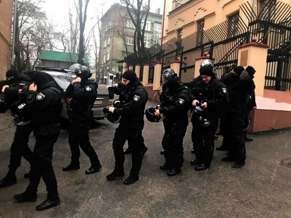 Силы СБУ около дома Саакашвили