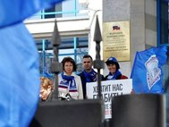 Евгений Сивков (в центре) на пикете ПНР. Ижевск, 2014