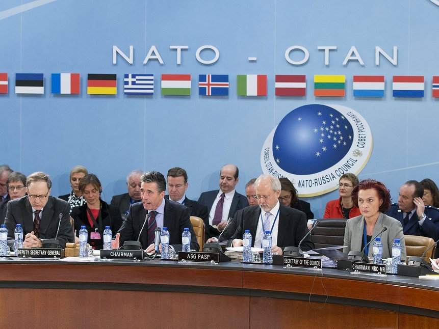 НАТО высылает дипломатов также из-за Крыма и Донбасса НАТО высылает дипломатов также из-за Крыма и Донбасса