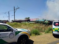 На месте столкновения поезда с грузовиком в ЮАР