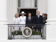 Дональд Трамп и Эммануэль Макрон (справа налево) с женами