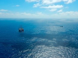 Морская нефтяная платформа компании «Роснефть» на шельфе Вьетнама