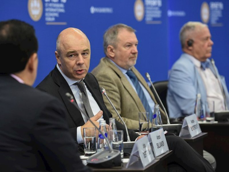 Силуанов: В России не будут вводить налог с продаж Силуанов: В России не будут вводить налог с продаж