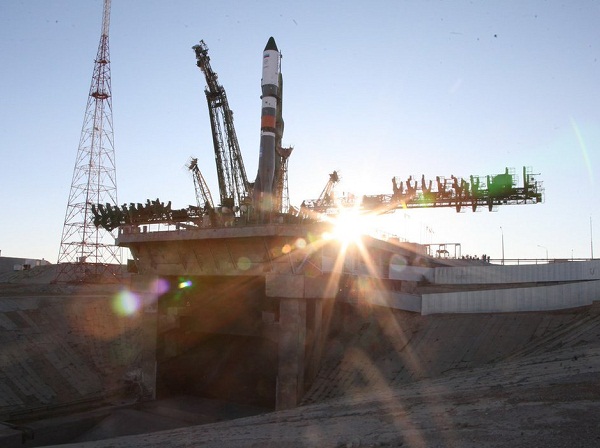 Ракета-носитель с грузовым кораблем «Прогресс МС-09»