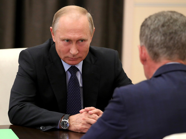 Владимир Путин на рабочей встрече с Олегом Кожемяко