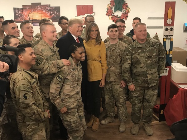 Дональд и Меланья Трамп на встрече с военными в Ираке
