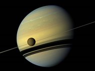 Сатурн с одним из спутников